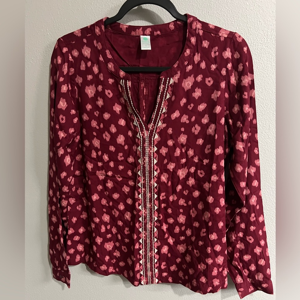 Aventura long sleeve V-neck leopard print shirt. Sz S.  Embroidered details. NEW